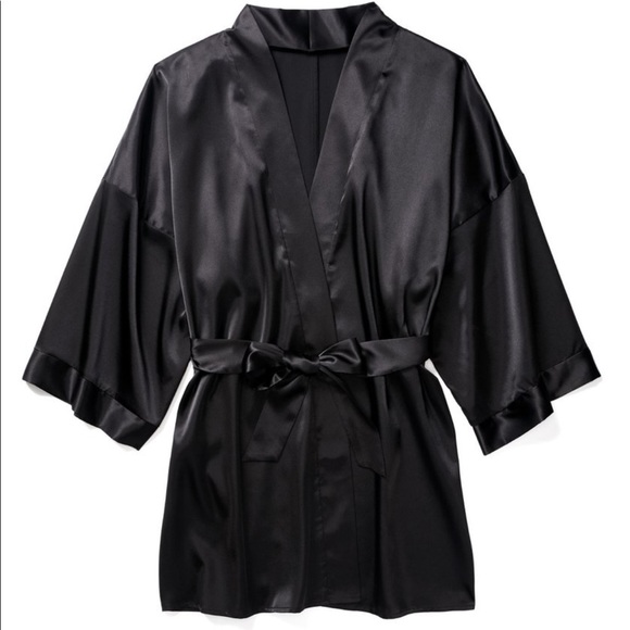 Robe - Picture 2 of 2